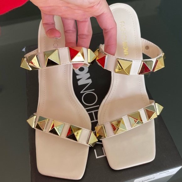 Fashion Nova Shoes - Fashion Nova Women’s Heels, size 6, pre-owned